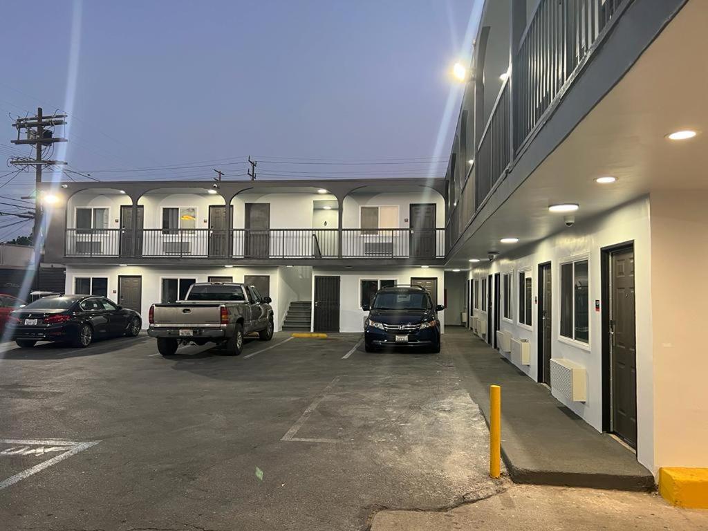 Lux Inn Los Angeles Exterior photo