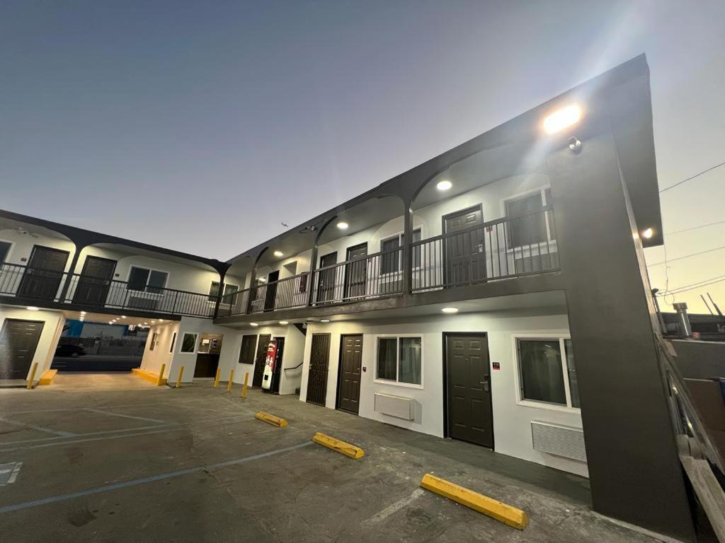Lux Inn Los Angeles Exterior photo